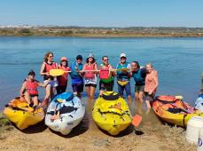 pasarela de madera por las dunas