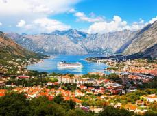 Calle típica de la ciudad de Corfú