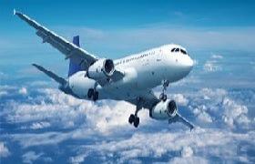 Avion entre las nubes