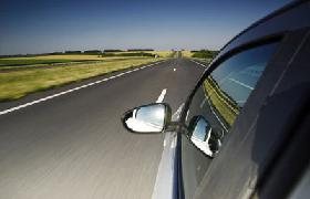 Viajando en coche por carretera