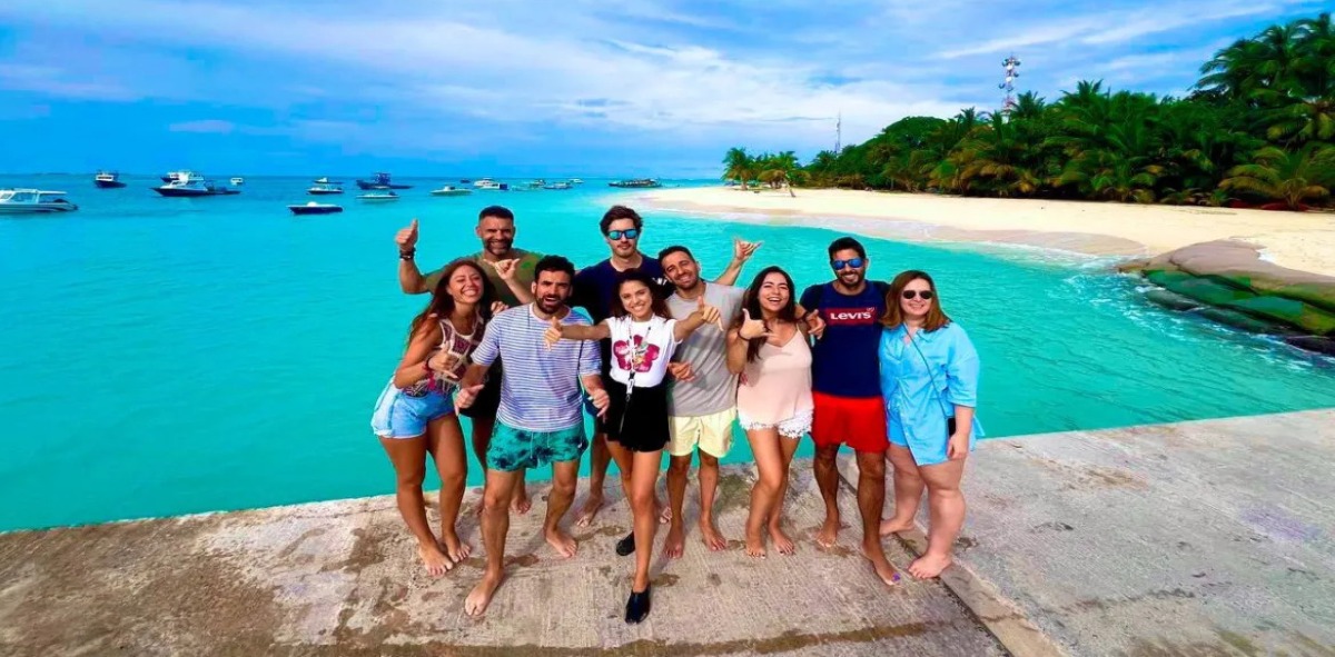 Grupo de jóvenes Maldivas
