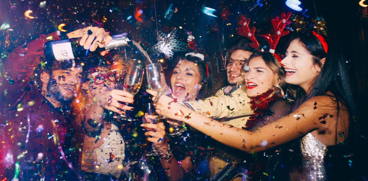 Gente celebrando en Fin de año