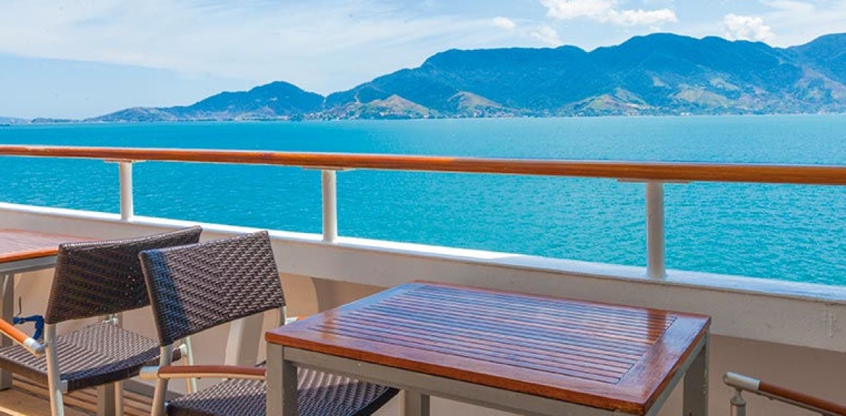 vistas desde la terraza del barco a la isla