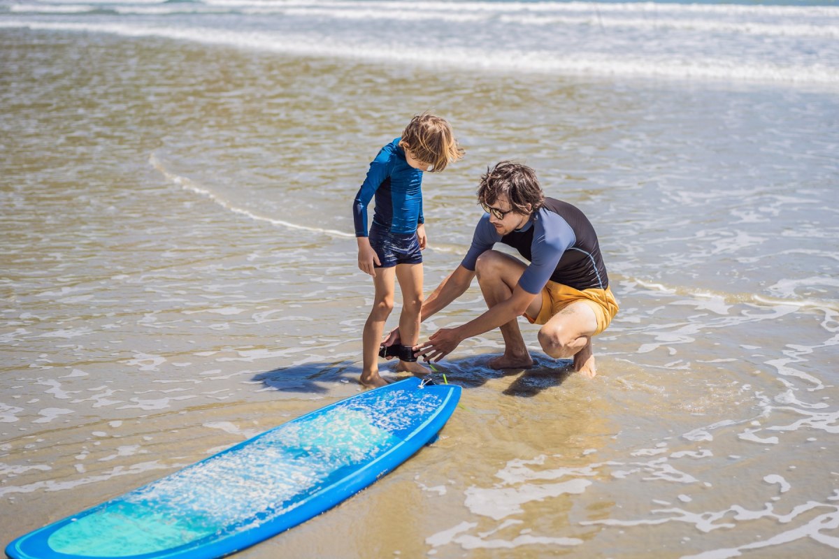 Monitor enseñando paddle surf