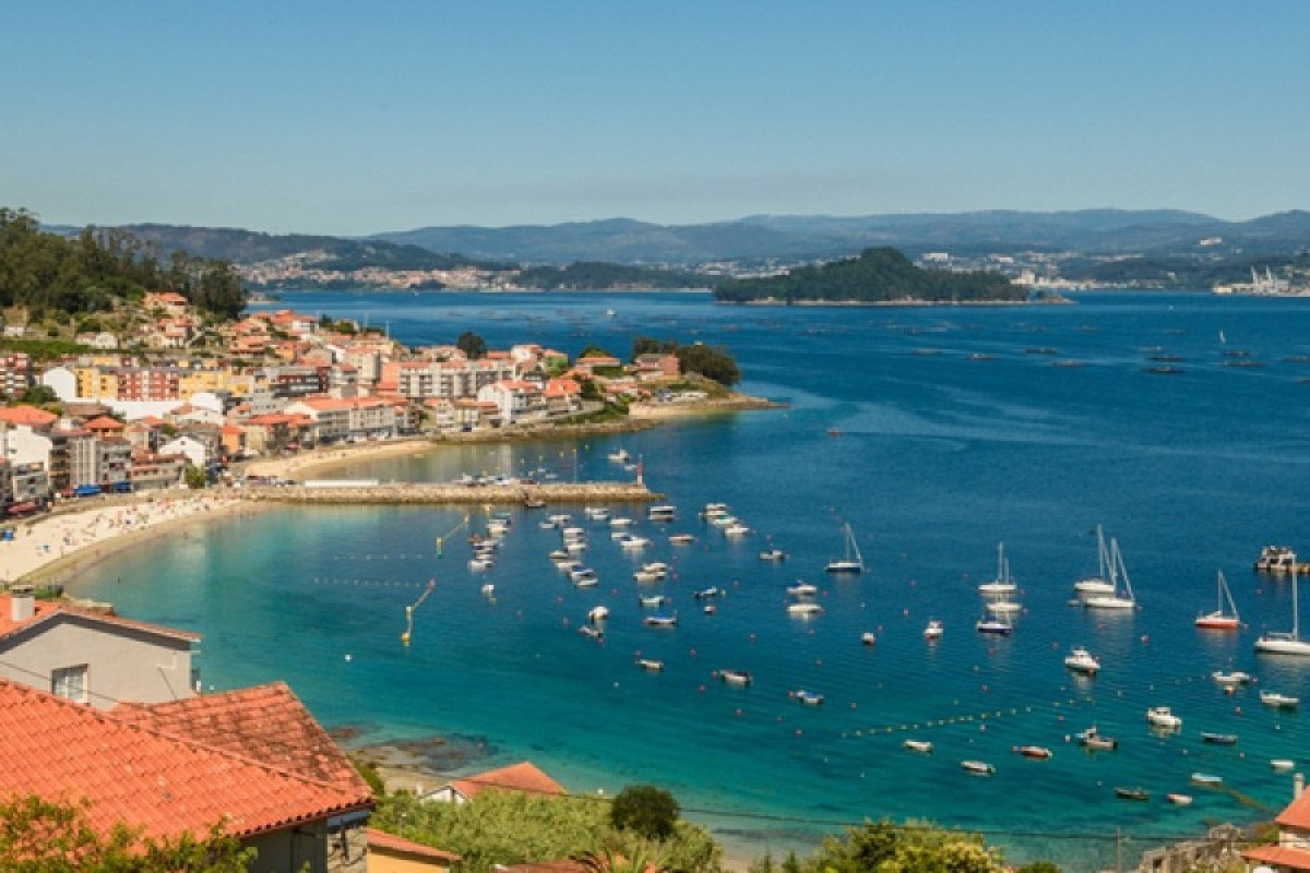 Pueblo de Raxó en la ría de Pontevedra