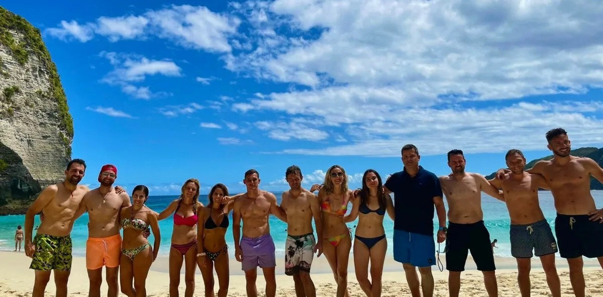 Jóvenes en playa