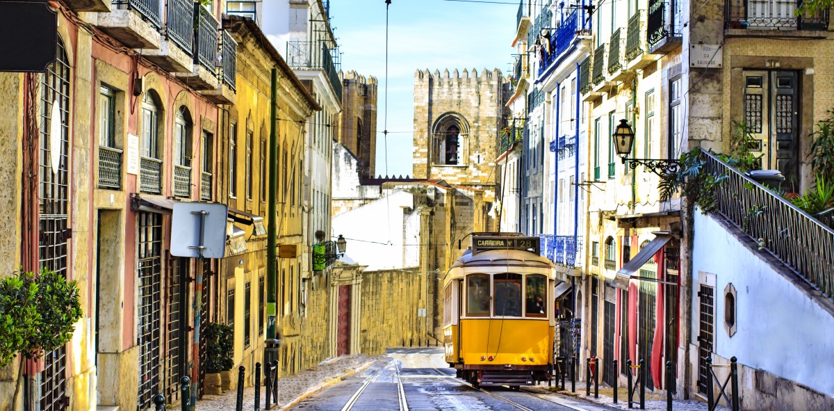 Tranvia por las calles de Lisboa