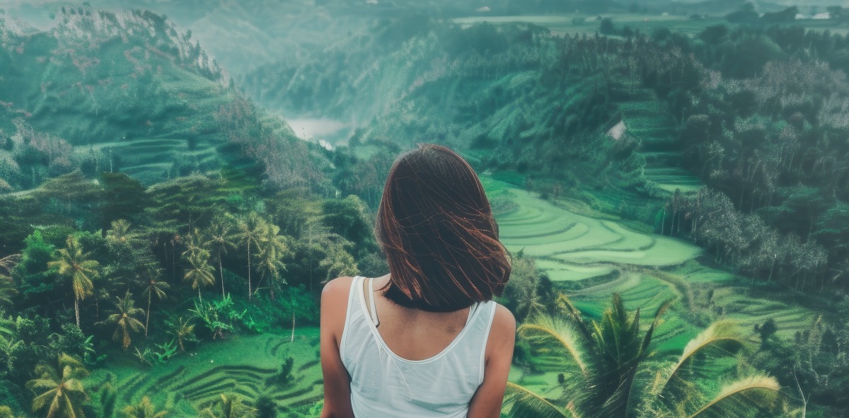 chica singles con vistas a las montañas de Bali