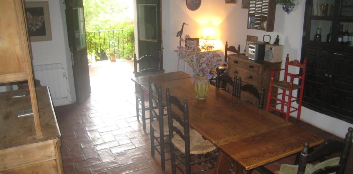 Comedor rustico típico de la zona