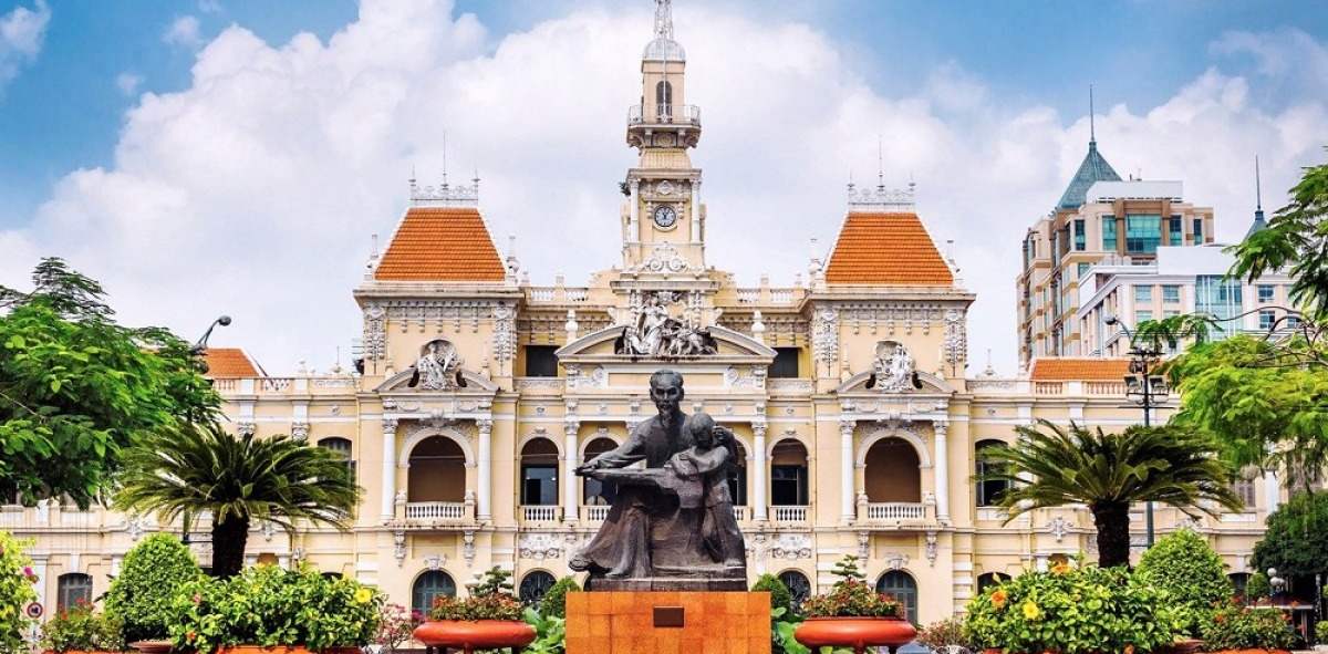 Plaza donde esta la estatua dedicada a Ho Chi Minh en la ciudad del mismo nombre