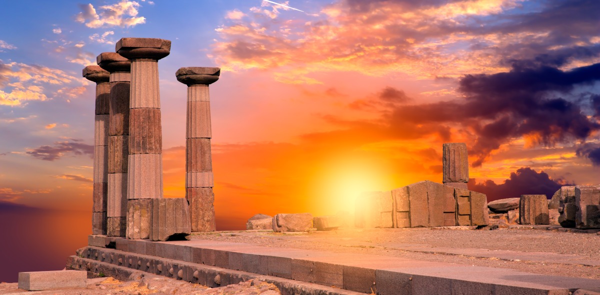 Atardecer desde las ruinas de un antiguo templo