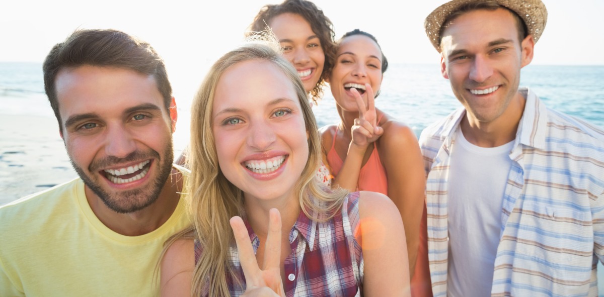 Grupo de Solteros disfrutando de las vacaciones