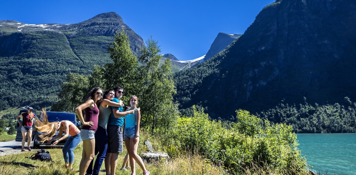Grupo de amigos haciendo ruta por Cazorla