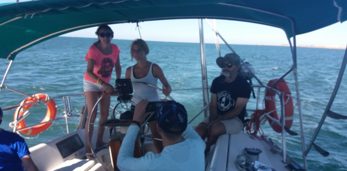 Velero en Semana Santa con singles