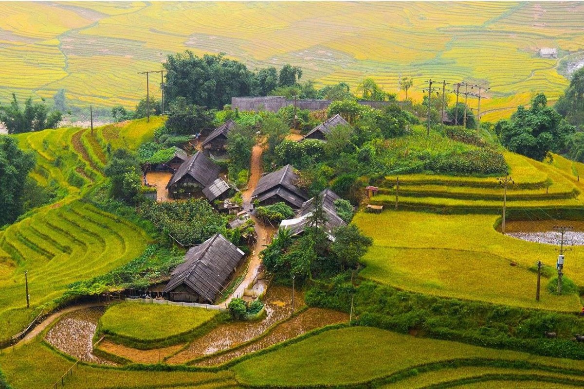 Aldea rodeada de campos de arroz en las típicas terrazas