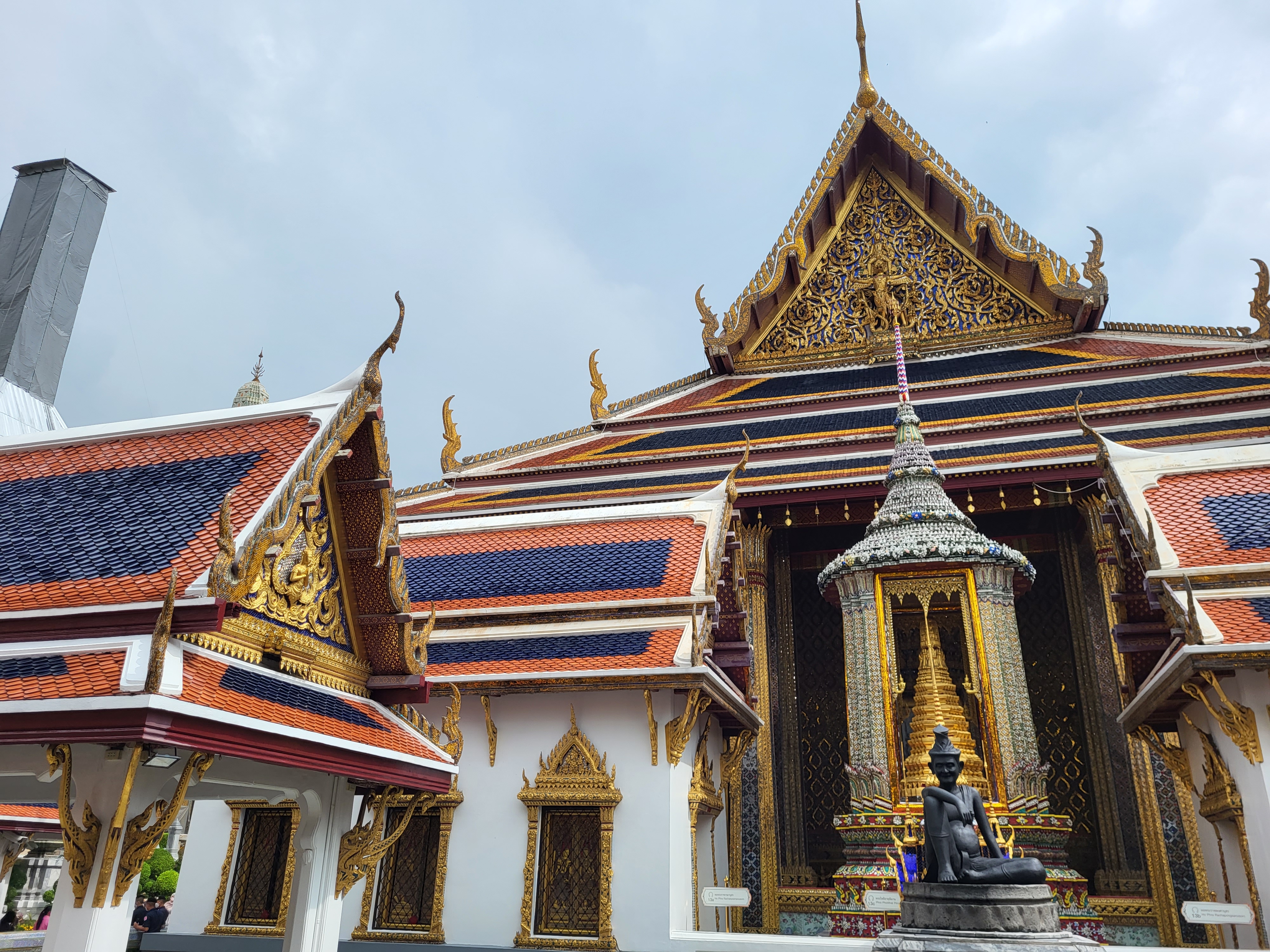 Wat Phra Kaew (Templo del Buda Esmeralda), dentro del Gran Palacio en Bangkok, Tailandia