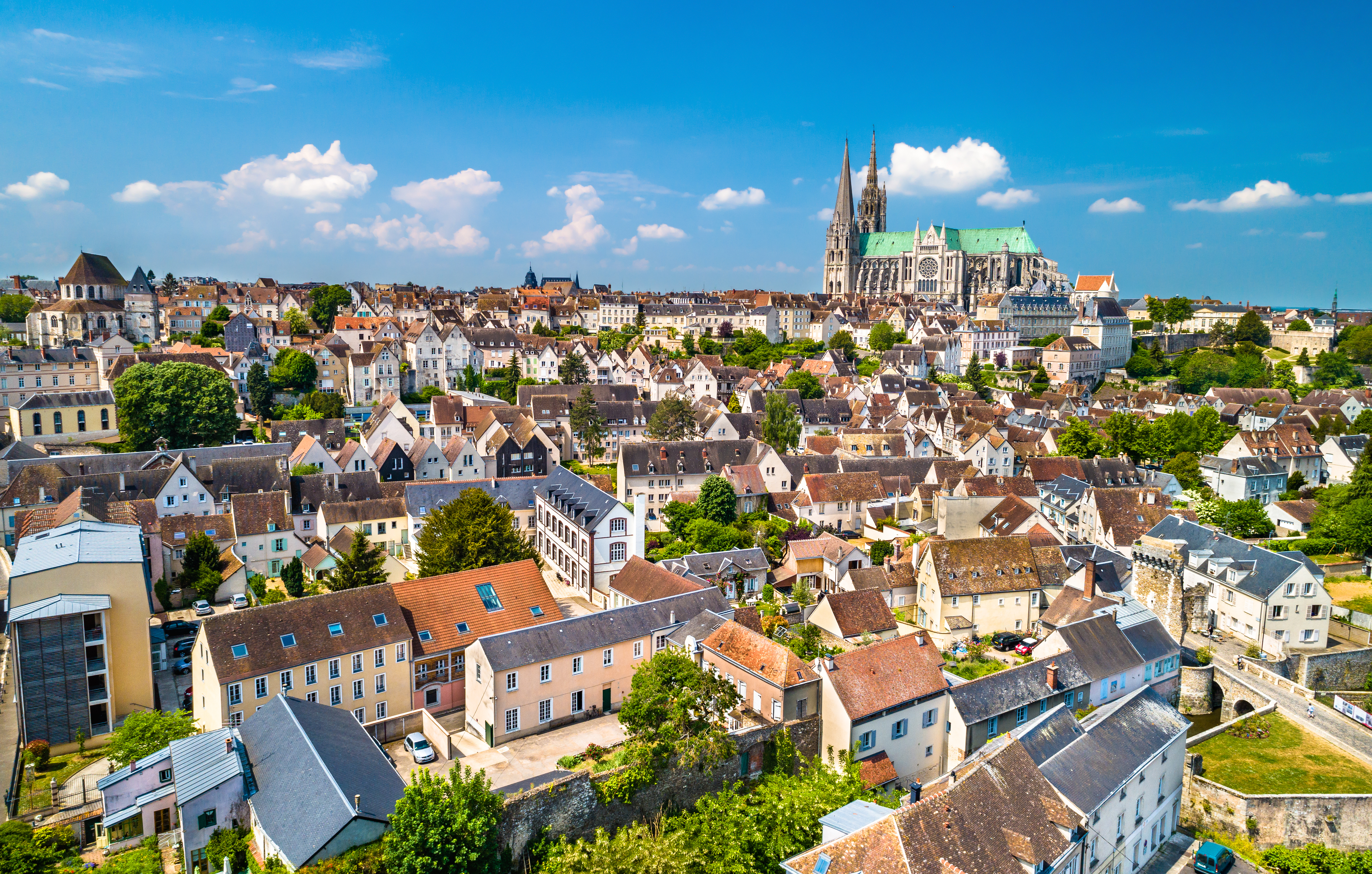 Vista aérea de Chartres con la Catedral Notre-Dame