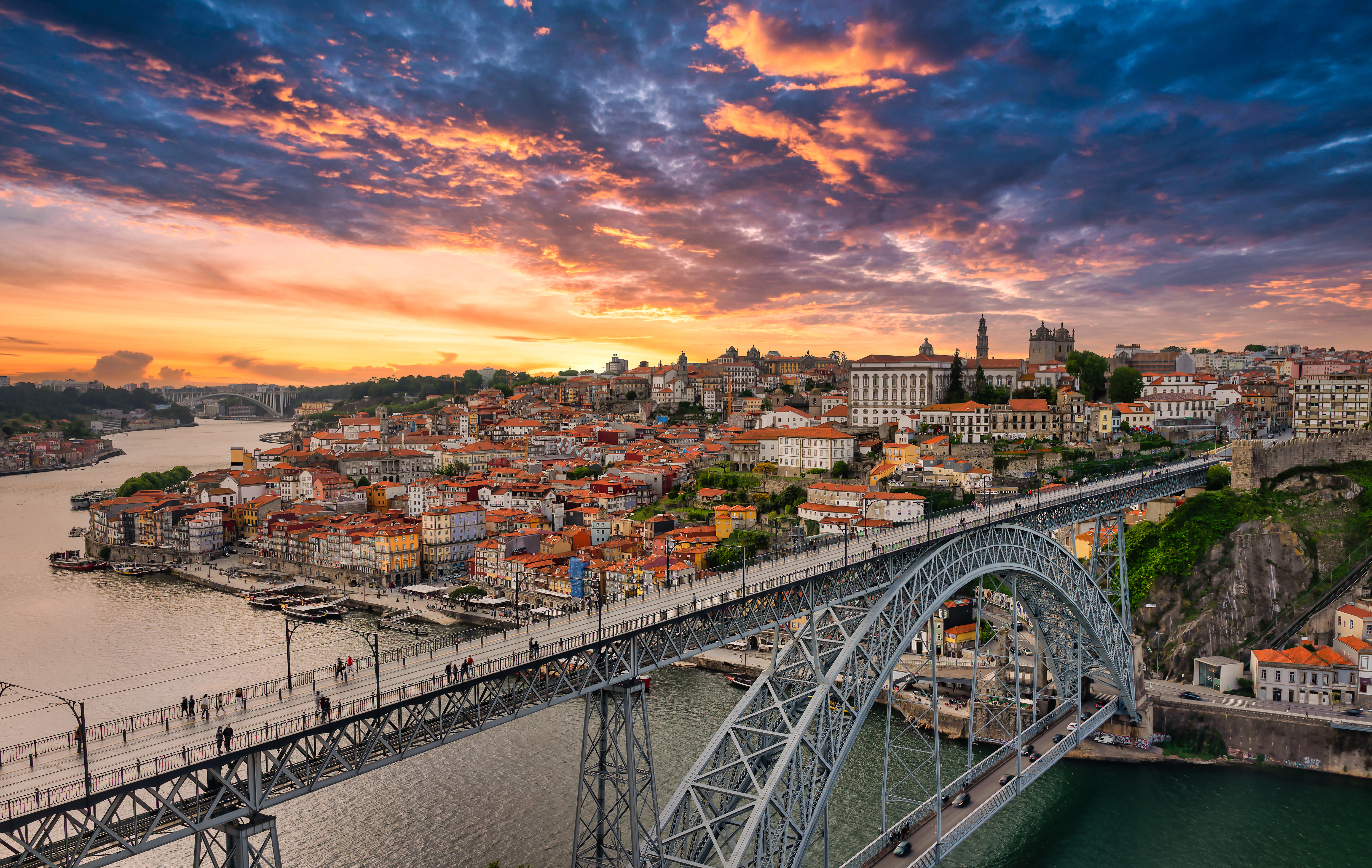 Rio Duero con la ciudad de Oporto