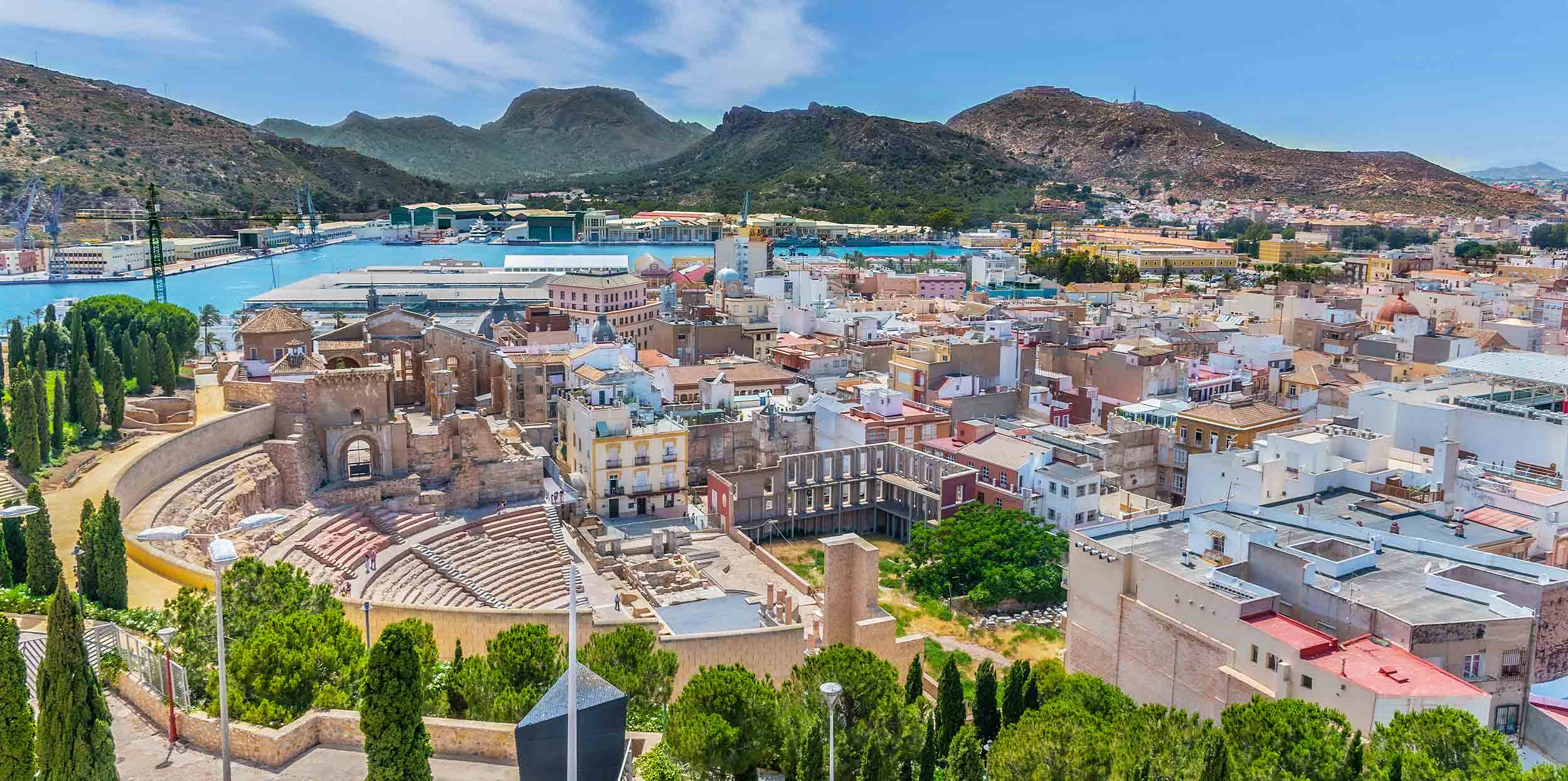 Panorámica de Cartagena con el anfiteatro en primer plano