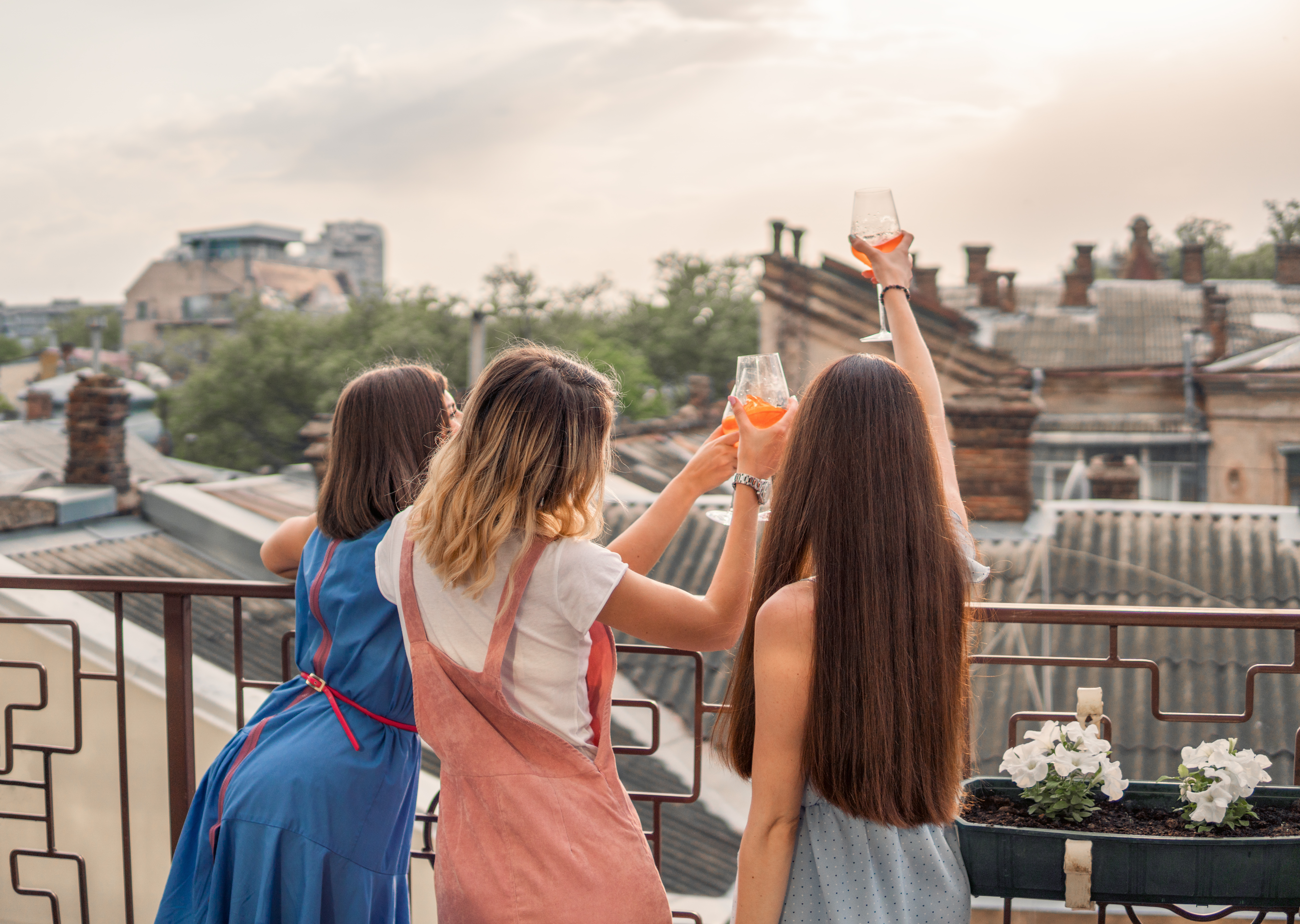 Amigas disfrutando de las vistas de Lovaina