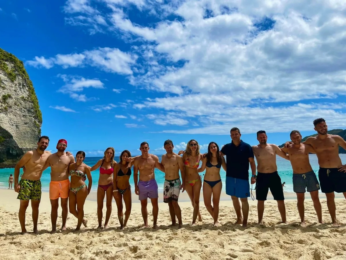 Jóvenes en playa