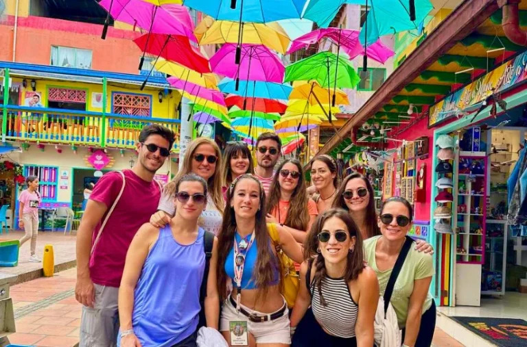 Grupo de jovenes en colombia