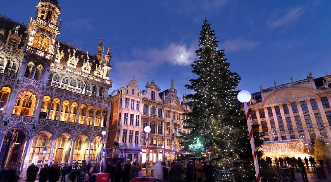 Plaza principal de Lovaina decorado navideño