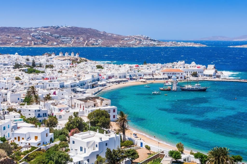 Panoramica de las vistas de Mykonos y sus playas azul turquesa