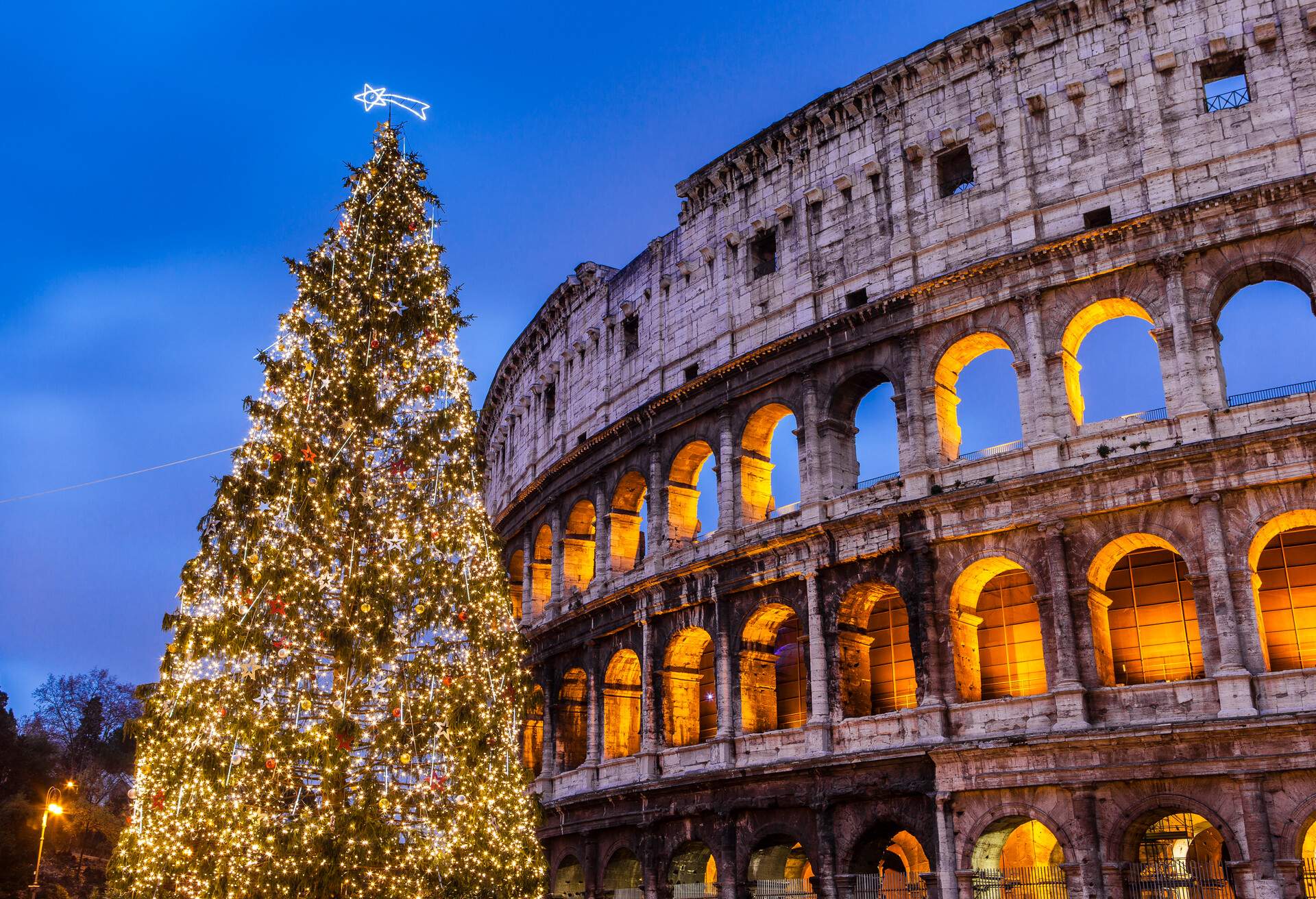 Foto navideña de l Coliseo de Roma