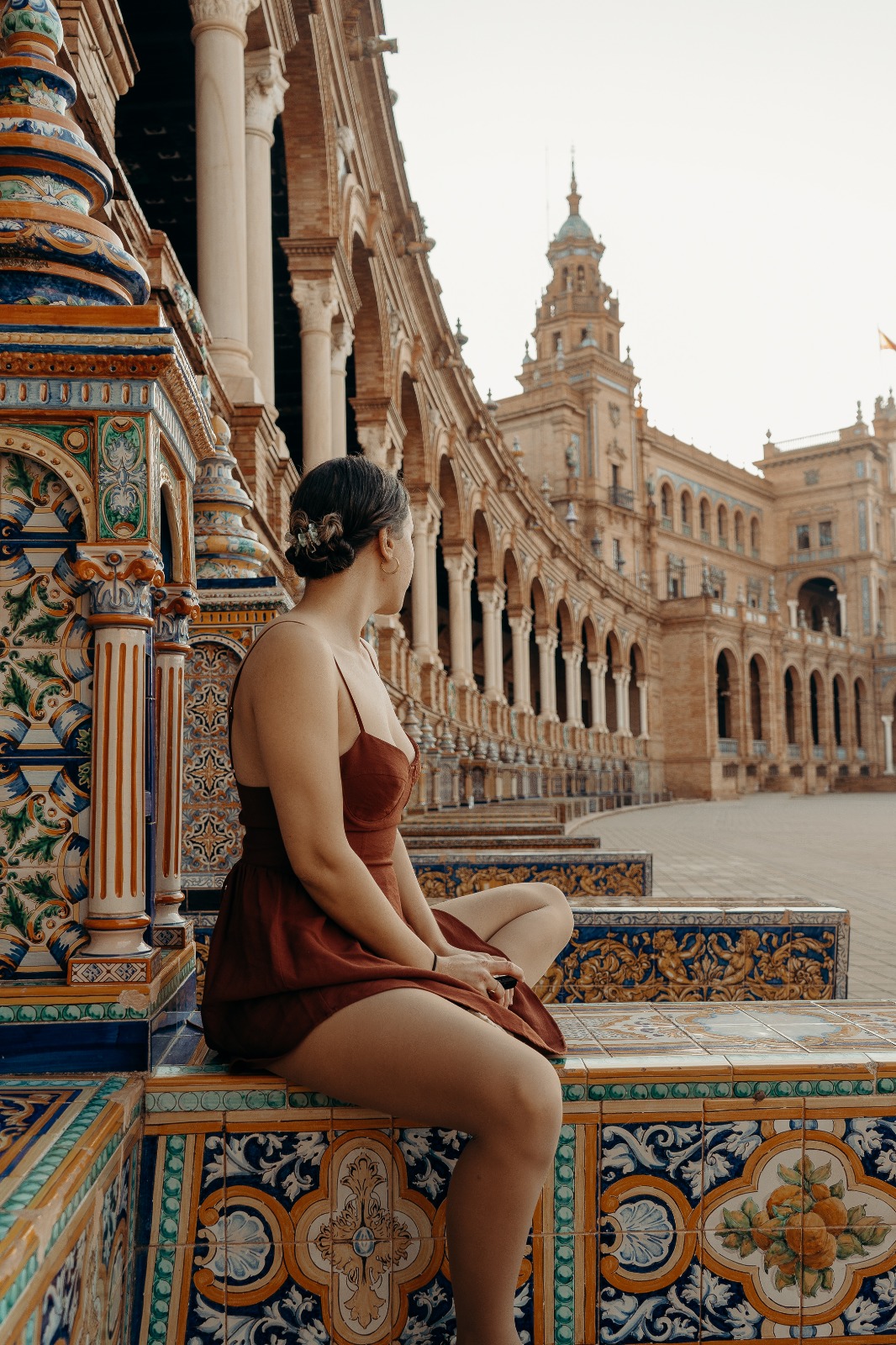Mujer single a las puertas de plaza España