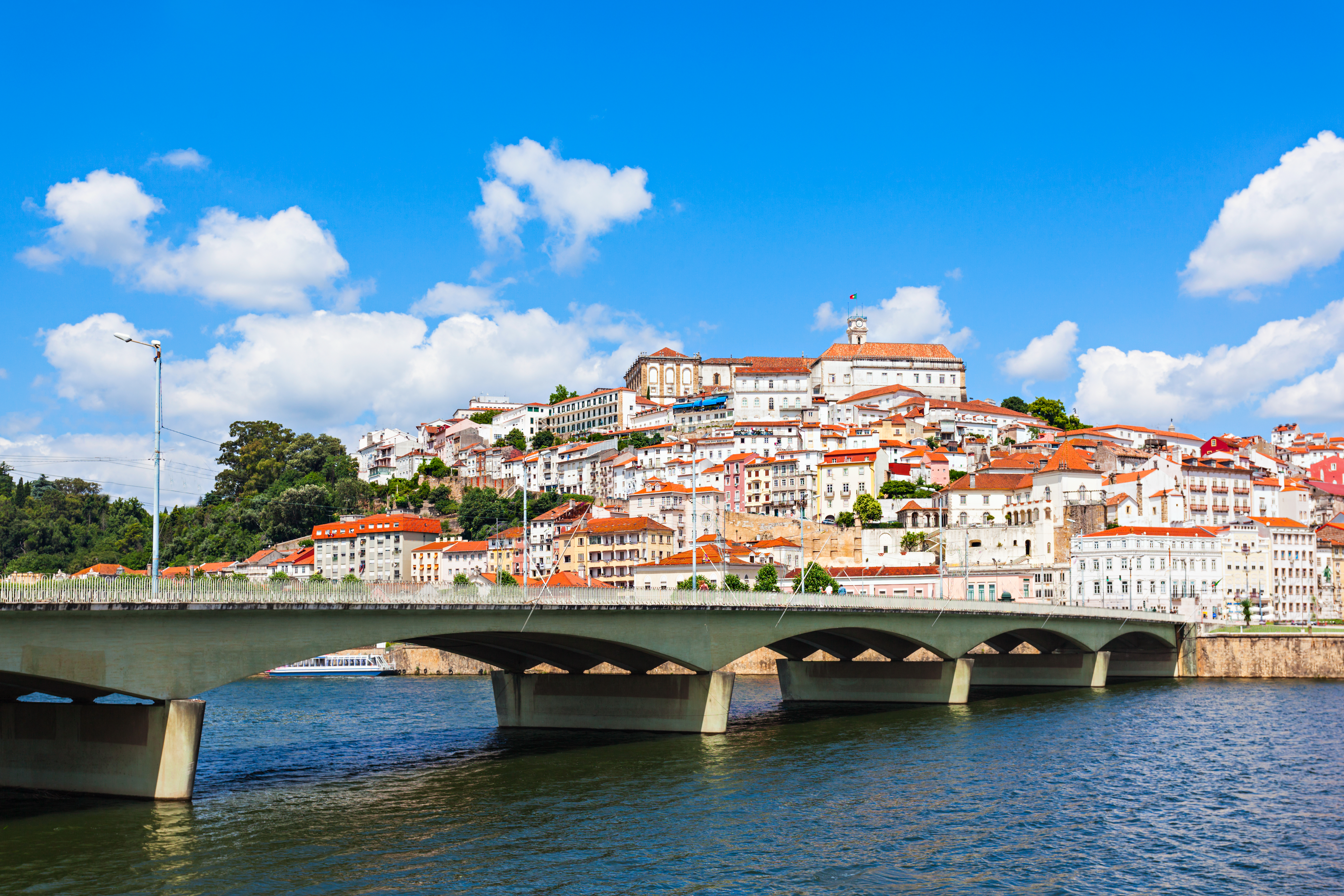 Ciudad de Coimbra con la universidad