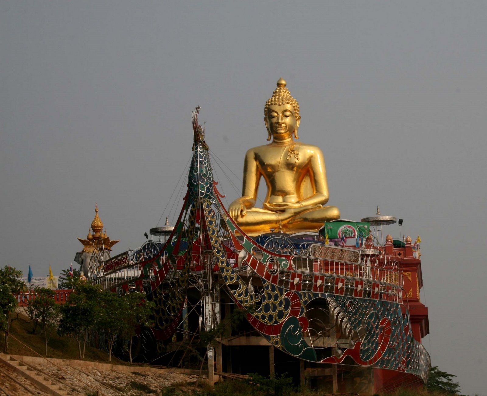 Golden budha