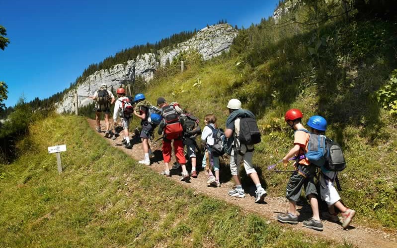 niños montaña