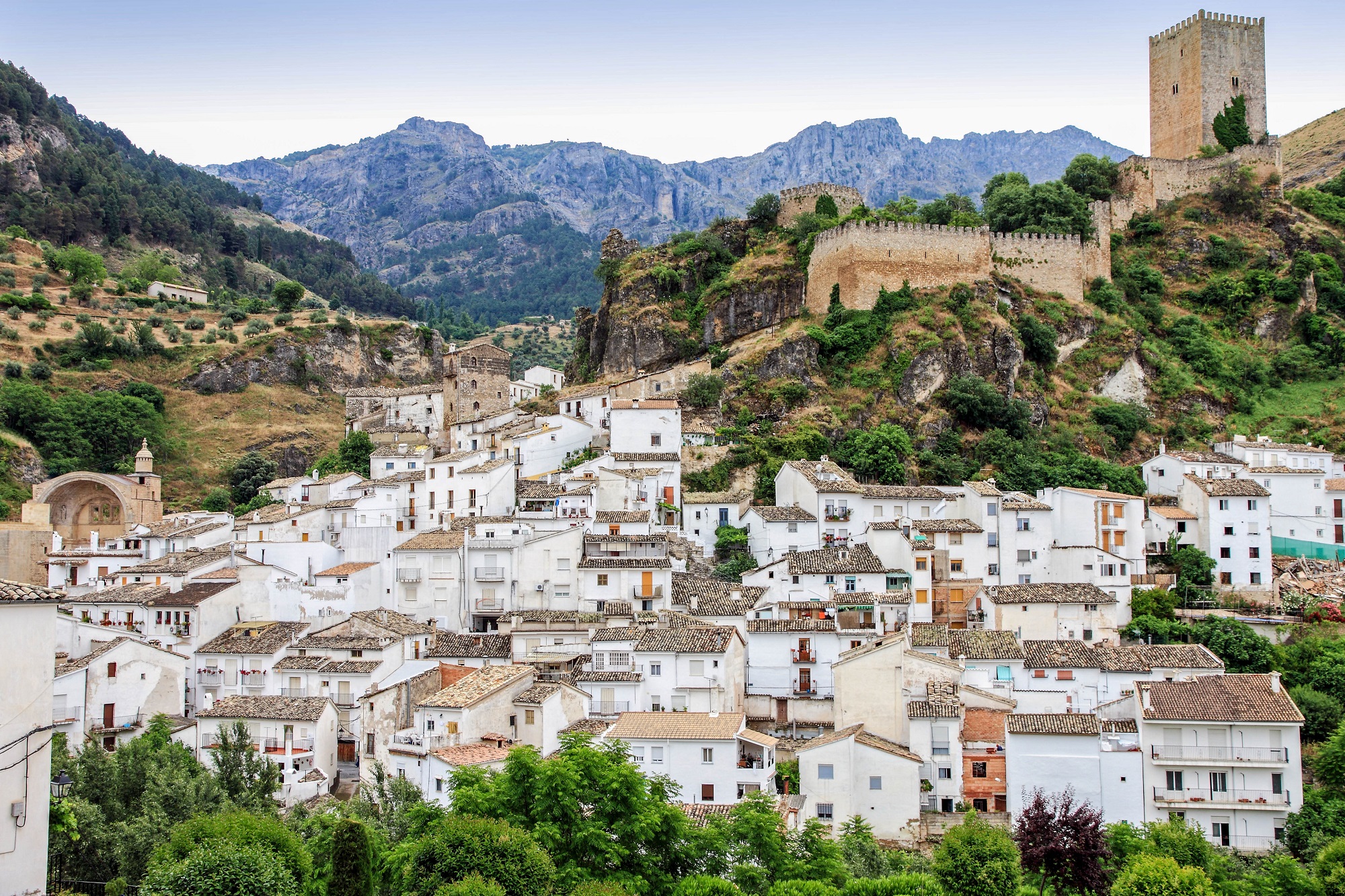 Panorámica del pueblo de Cazorla con su valle y casas blancas